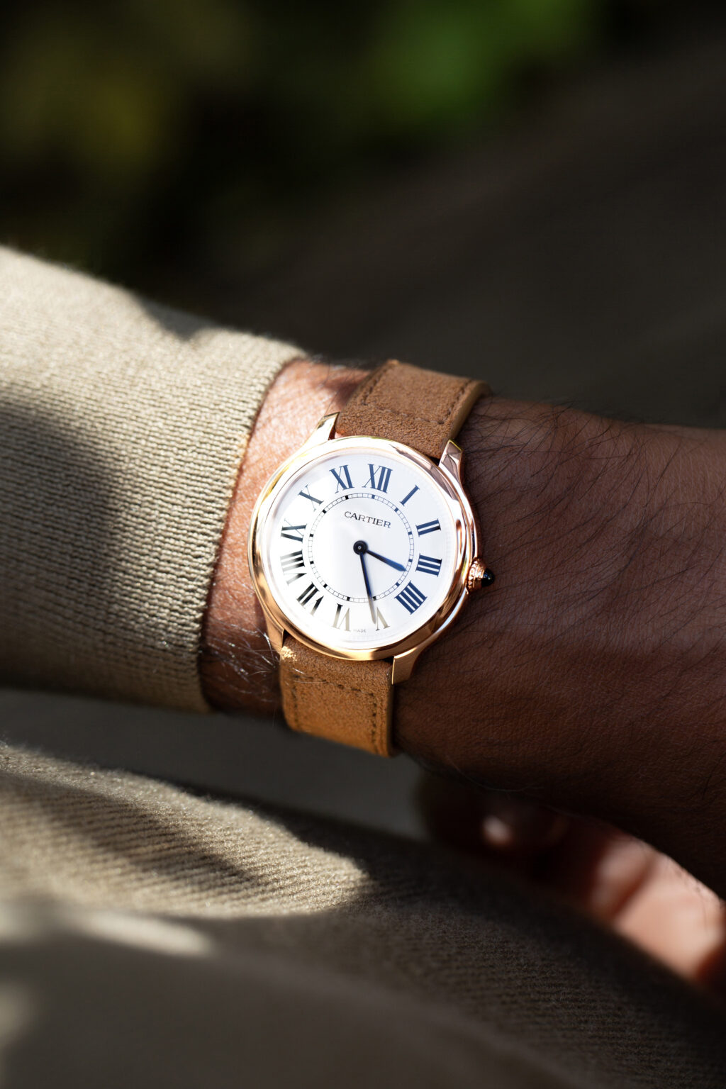 cartier montre ronde louis cartier on a Molequin strap